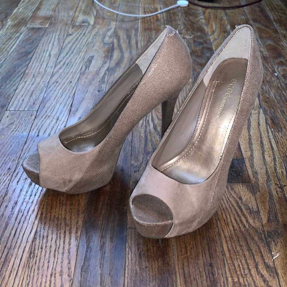 Size 7, brown BCBG stiletto
